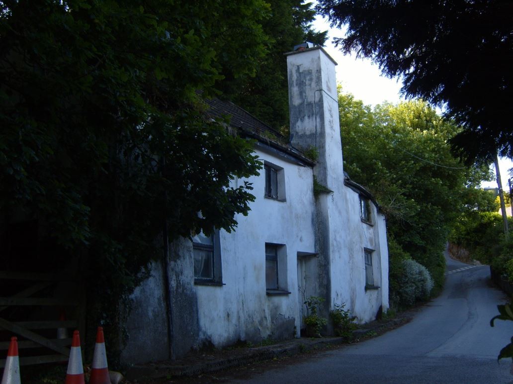 Poor deralict house on 4 archers!.